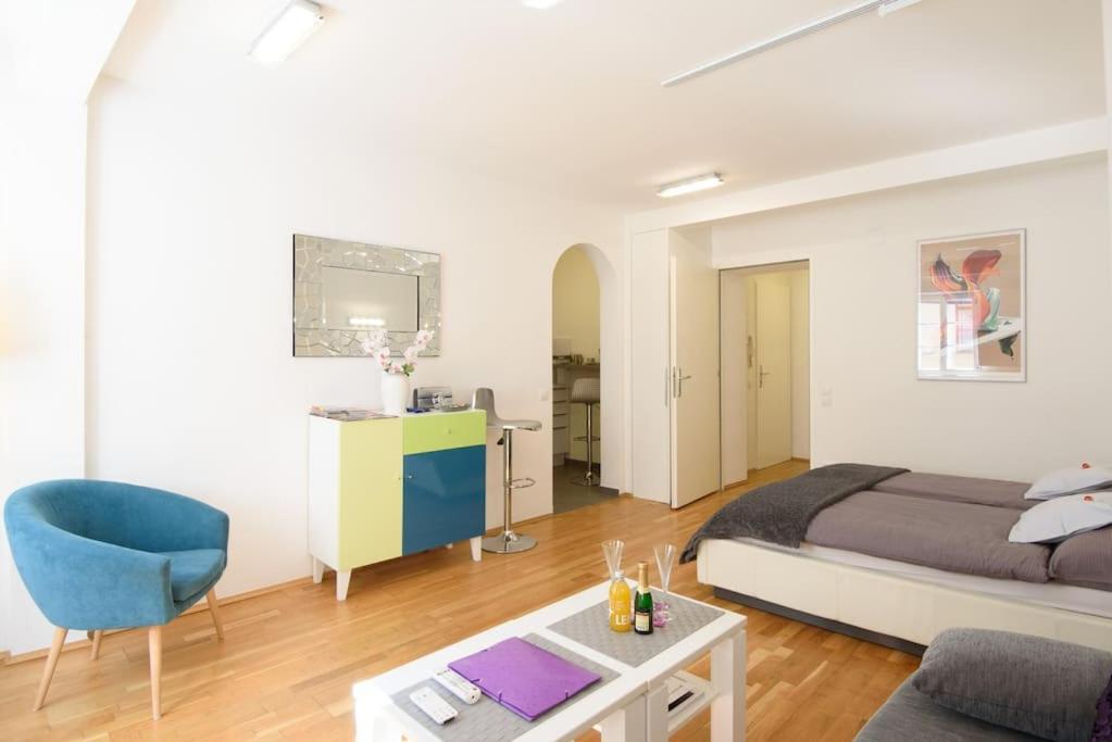 Designer - Centrally Located Apartment
